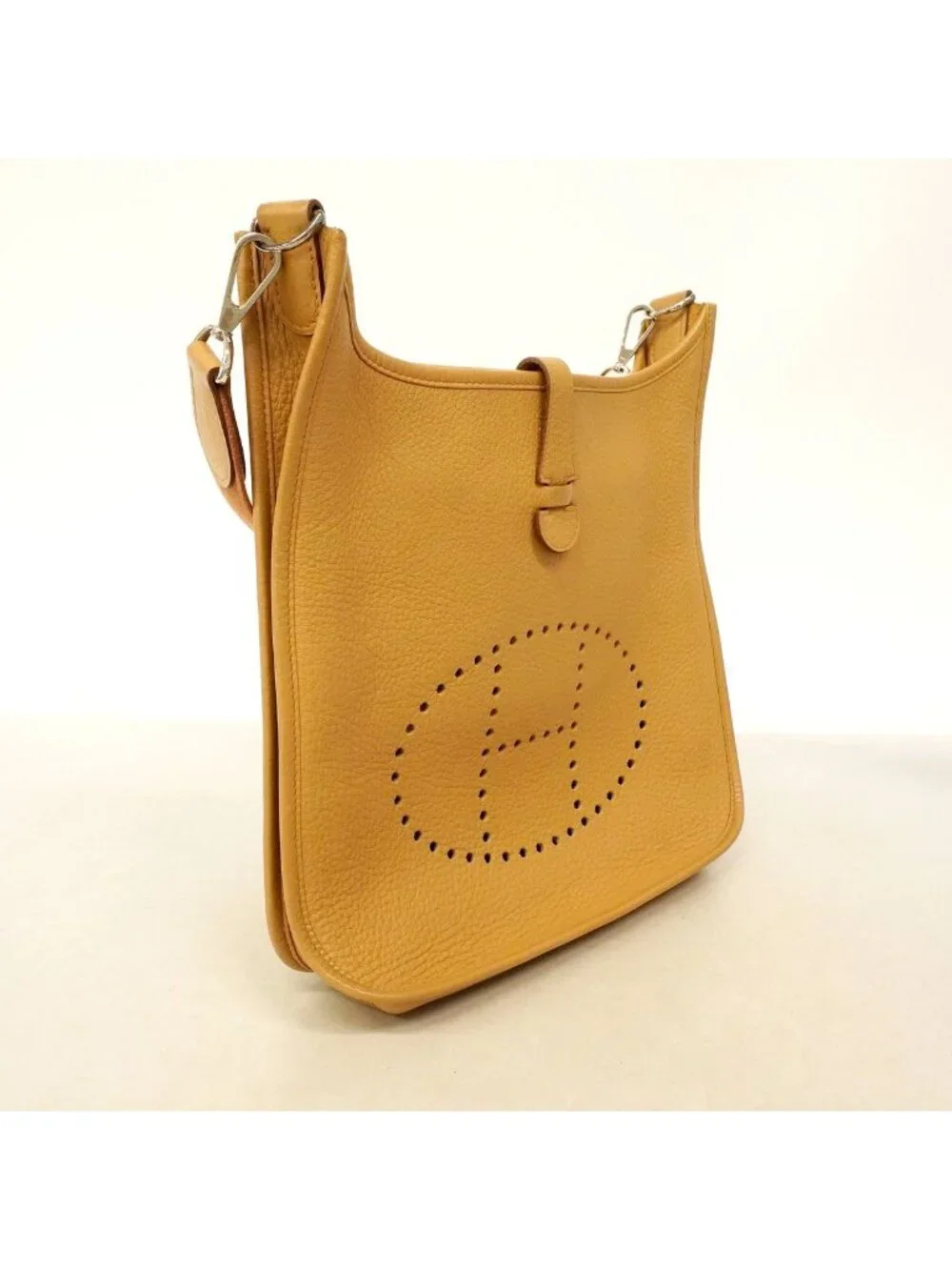 Hermes Shoulder Bag Evelyne Taurillon Clemence Tabac Camel Silver
